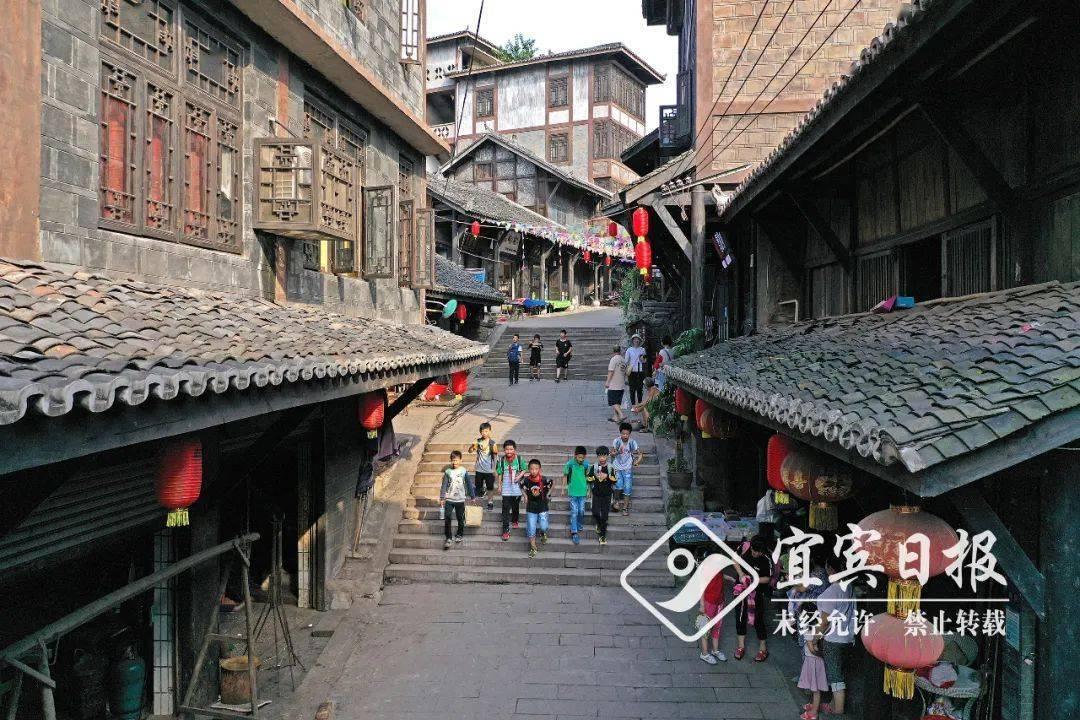 他是皖南事变突围出的最高将领，找到女儿后，亲自为她更名，为何
